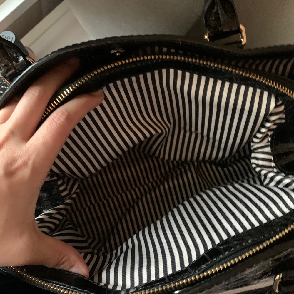 Beautiful black kate spade alligator purse🖤 - Picture 4 of 4